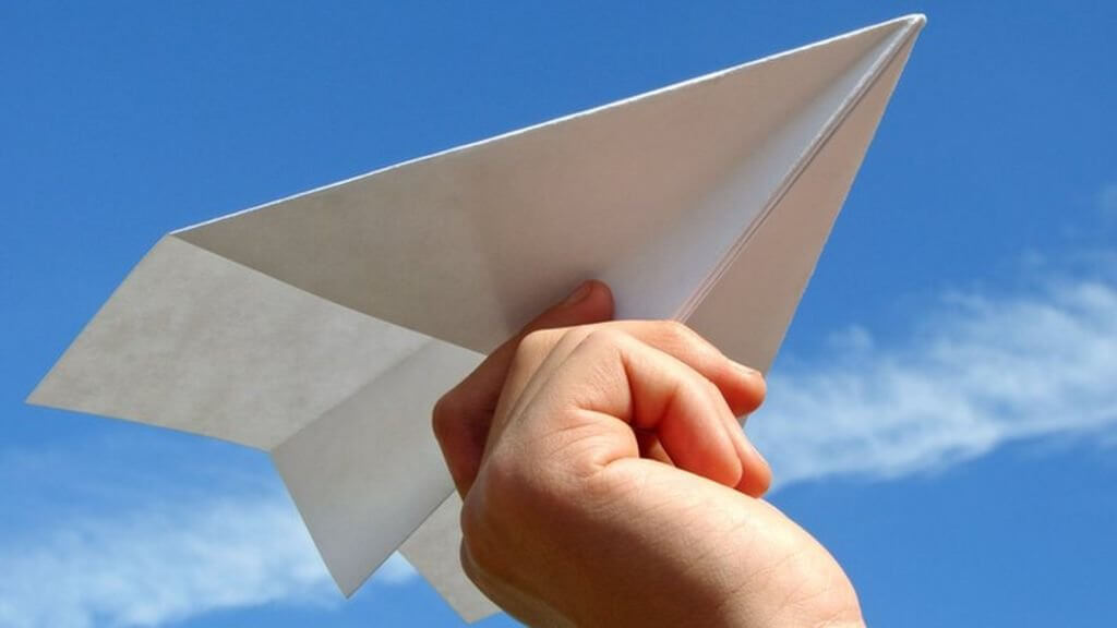 Бумажный самолетик – символ неоправданных надежд и иллюзий